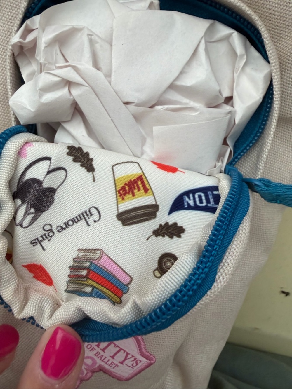 Gilmore Girls Stars Hollow Backpack with Patches and Printed Lining - Picture 3 of 10